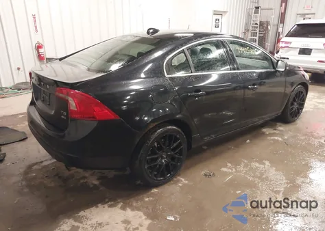 2012 Volvo S60 T6 z USA, uszkodzony, nr VIN YV1902FH7C2076818